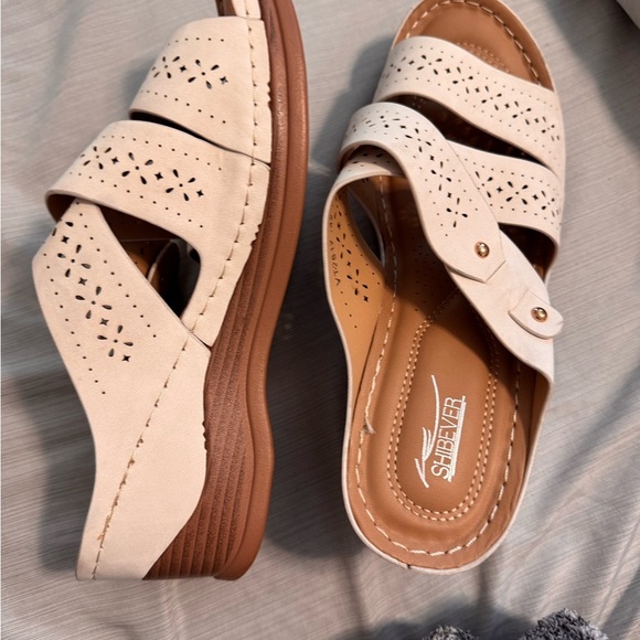 Women's Cream Sandals - Picture 2 of 3